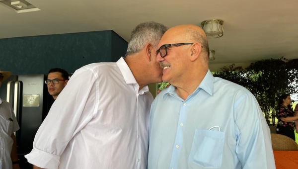 Péssima articulação do governo gera palanque para opositores e ministro manifestando voto em Petecão   